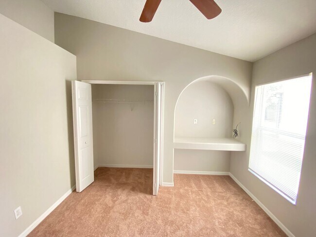 Building Photo - ? Freshly Updated Home Minutes from Disney...
