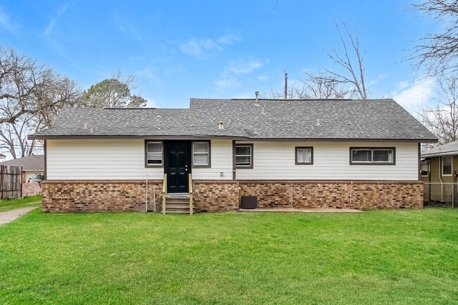 Building Photo - 12715 Zavalla St