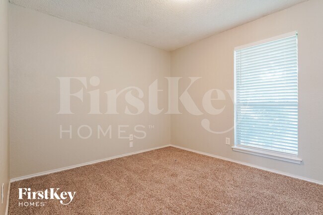 Building Photo - 5304 Tamarack Ct