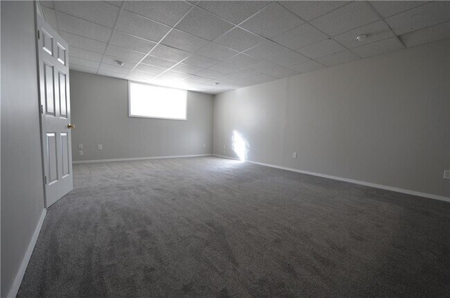 Building Photo - 140 Stewart Dr