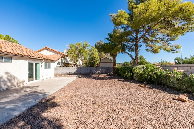 Building Photo - 8392 Gresham Dr