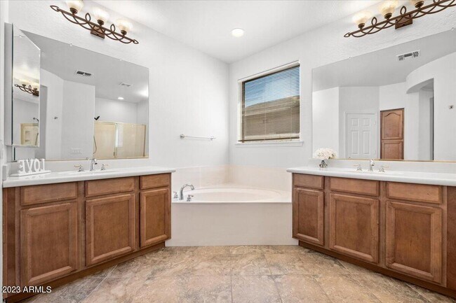 Building Photo - 4411 W Paseo Way