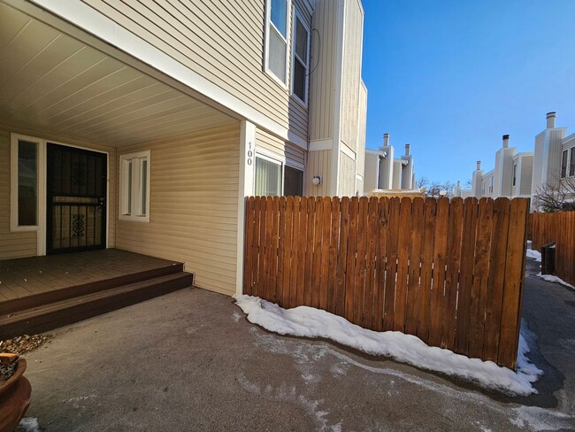 Building Photo - Virginia Vale Large 3 Story 3 Bedroom 2 1/...