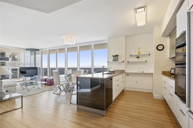 Building Photo - 1830 S Ocean Dr