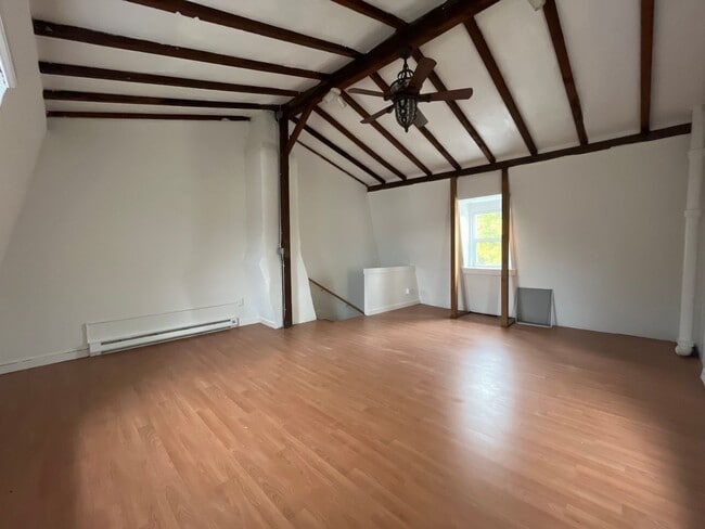 Building Photo - Beautifully Maintained End-Unit Townhome for Rent in Easton