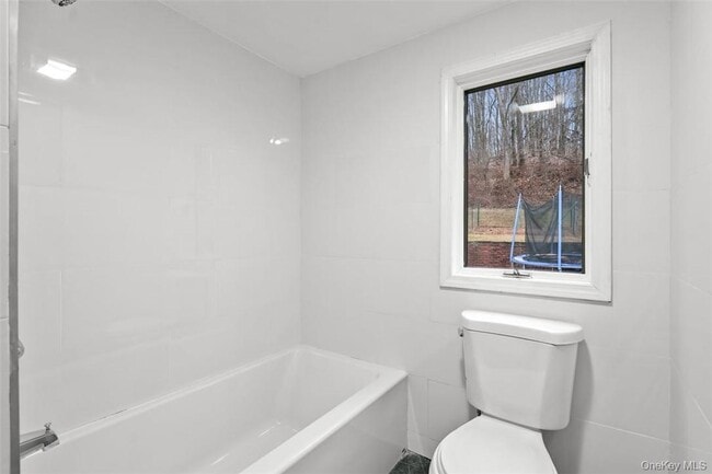 Building Photo - 17 Valley Dr