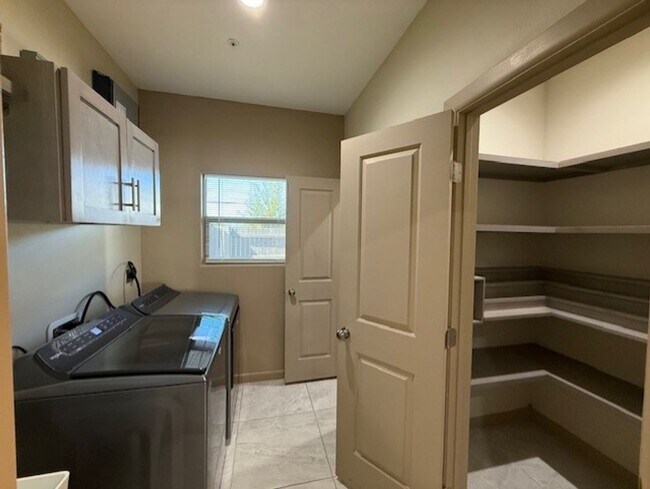 Building Photo - THE DORADO CONDOMINIUMS