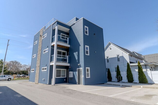 Building Photo - 917 Third St