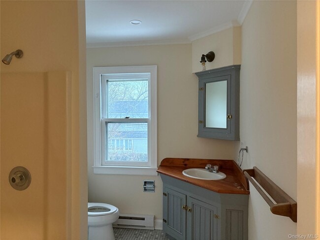 Building Photo - 325 Wiggins St