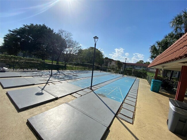 Building Photo - 671 S Hollybrook Dr