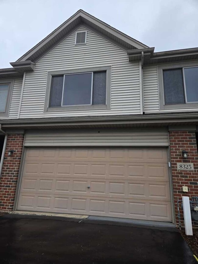 Building Photo - 8325 Chestnut Ct