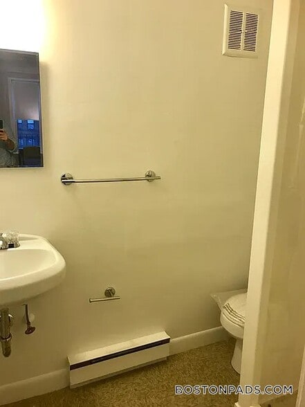 Building Photo - 854 Beacon St