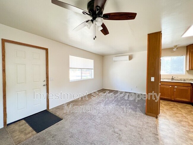 Building Photo - 2504 Gladiola Dr