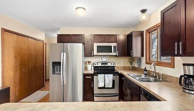 Building Photo - 11816 Highridge Dr