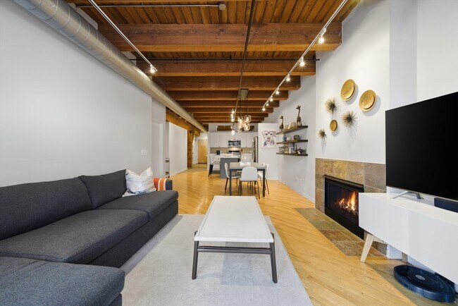 Building Photo - 520 W Huron St