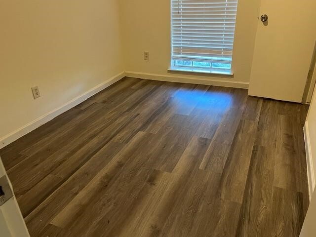 Building Photo - 406 Fair Oak Dr