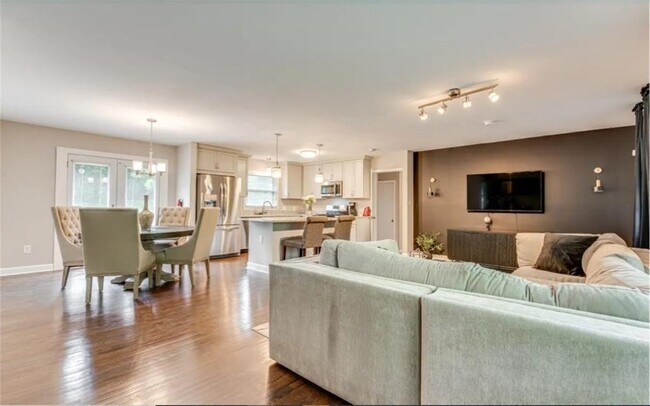 Building Photo - 3305 Flowers Dr