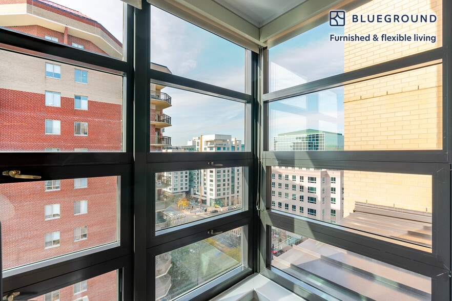 Building Photo - 3444 Fairfax Dr