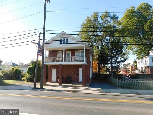 Building Photo - 413 E Cork St