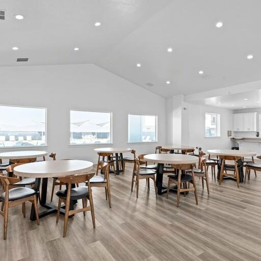 Building Photo - 687 N 380 W