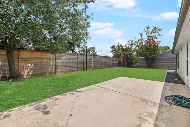 Building Photo - 8416 Montridge Dr
