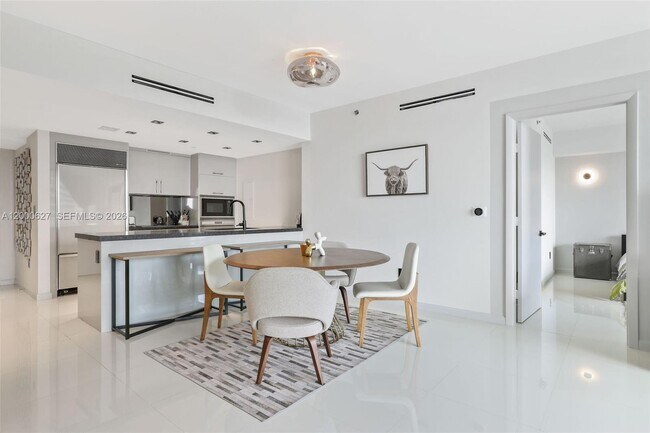 Building Photo - 465 Brickell Ave