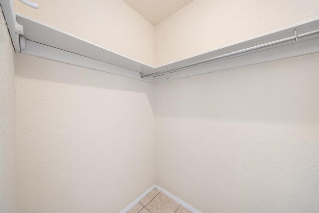 Building Photo - 1005 Milford Way