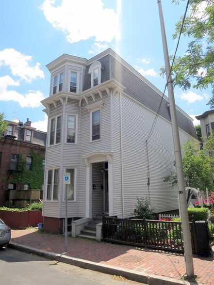 Building Photo - 60 Otis St