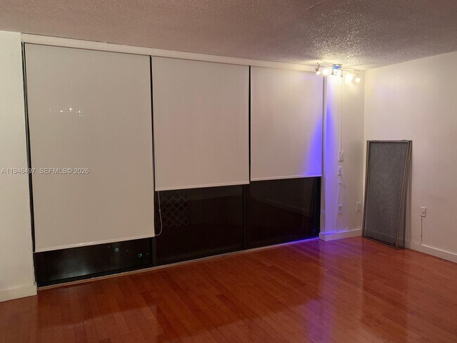 Building Photo - 911 E Ponce De Leon Blvd