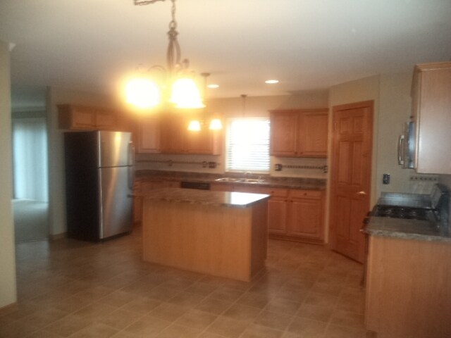 Building Photo - 561 Yosemite Ave