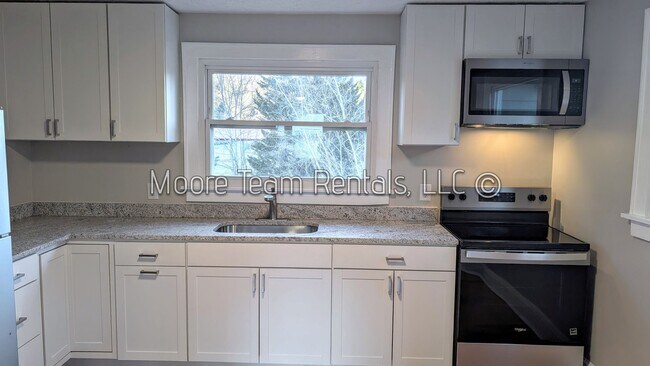 Building Photo - 906 White Pine Dr