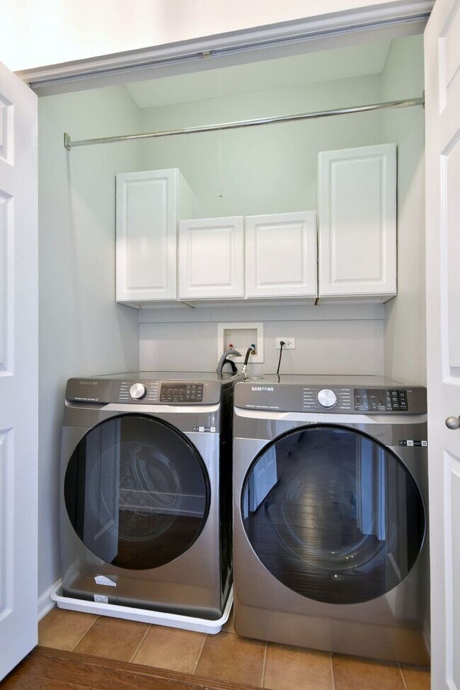 Building Photo - 982 Indigo Ct