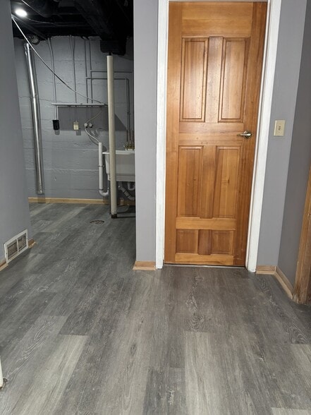 Building Photo - 801 15th Ave S