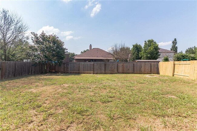 Building Photo - 1908 Candlelight Dr