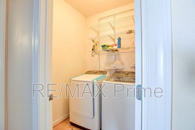 Building Photo - 1495 Elderberry Rd