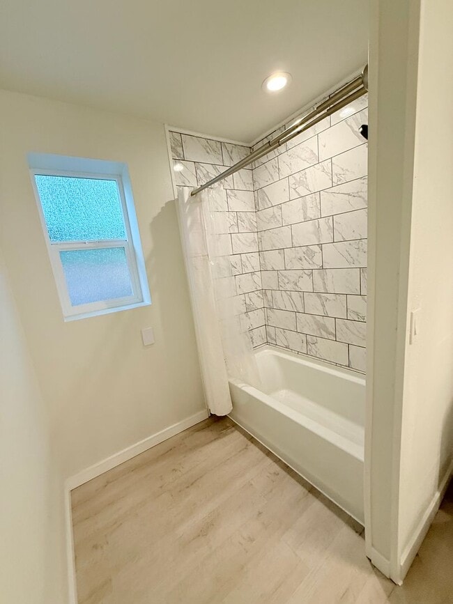 Building Photo - **** Application pending ****