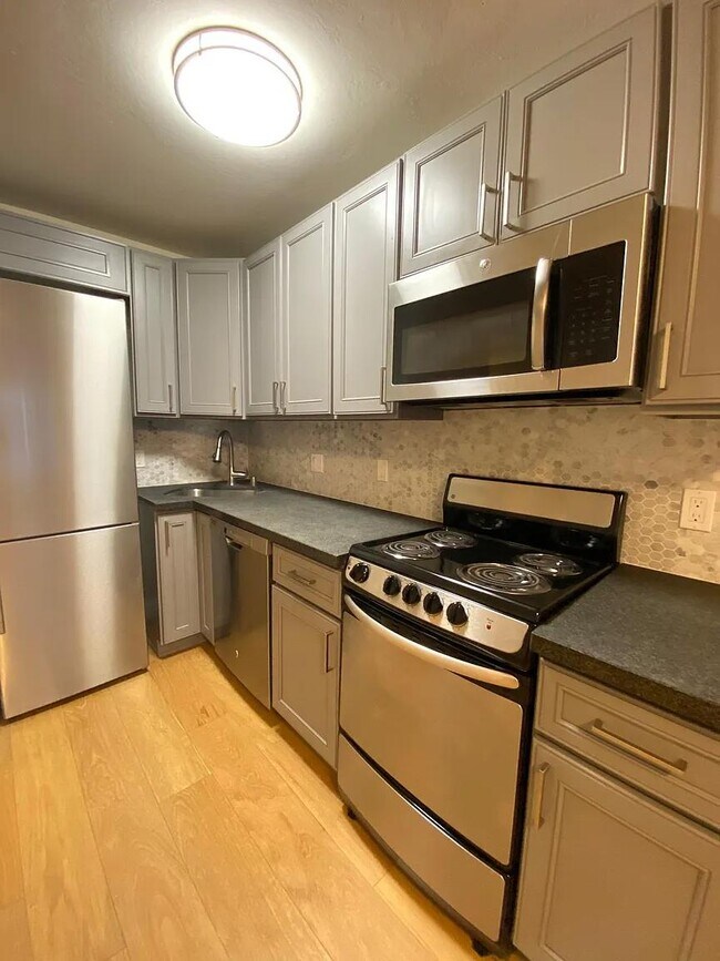 Building Photo - 1491 Chestnut St