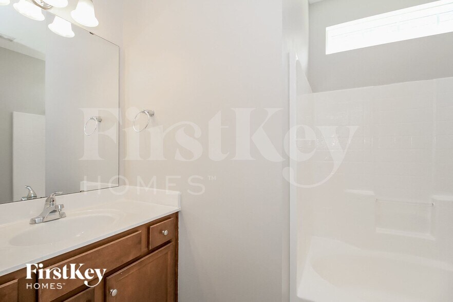 Building Photo - 1643 Ashmead Ln