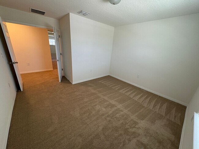 Building Photo - 5 bedroom 3.5 Bath House on Oakland Trails...