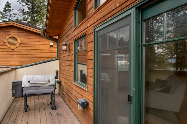 Building Photo - 150 Adams St