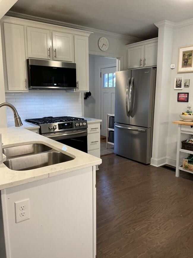 Building Photo - Normaltown home, a Charming 3 bedroom/ 2 bathroom Home Close to UGA and Hospitals!