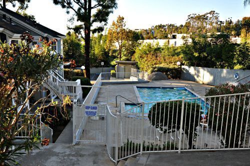 Building Photo - Gorgeous 2 Bedroom/2 Bathroom Condo with L...