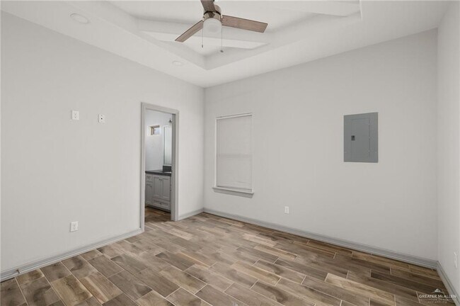 Building Photo - 5800 Nightingale Ave
