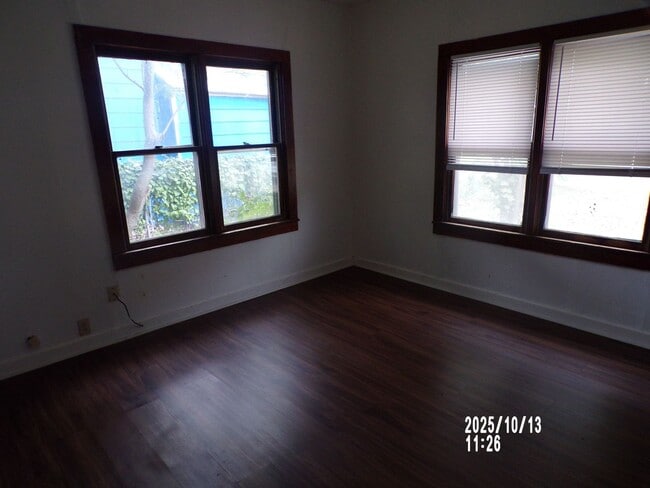 Building Photo - Very nice two-bedroom home located in the ...