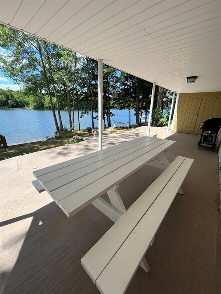 Building Photo - 94 Harbor Rd