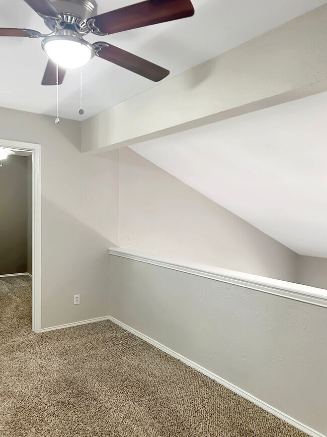 Building Photo - 2-Bed, 2-Bath Townhome with Flexible Floor...