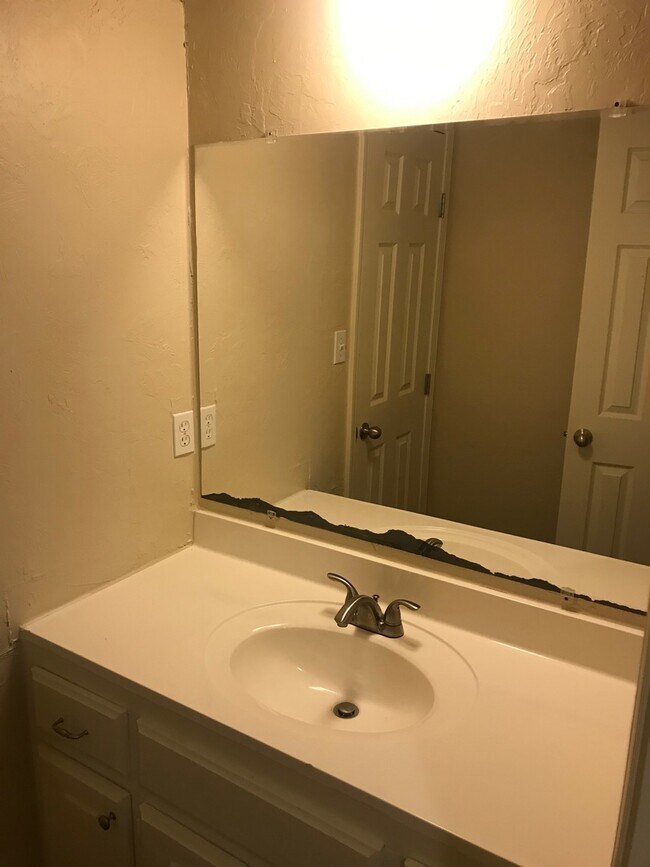 Building Photo - Wonderful 4 Bed, 2.5 bath, Two Car Garage ...