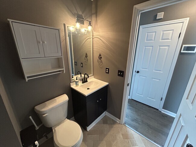 Building Photo - 3423 Minor Dr