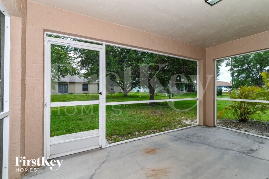 Building Photo - 2108 NE 15th Pl