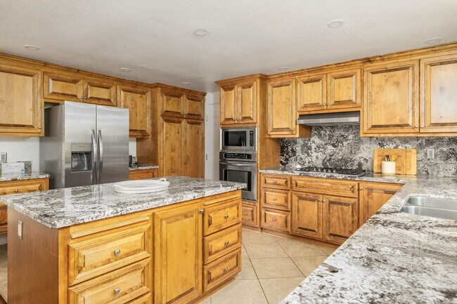 Building Photo - 1023 Sea Village Dr